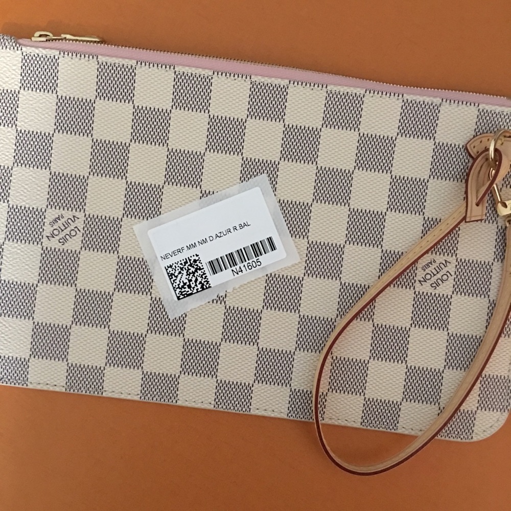 SOLD! Louis Vuitton Neverfull MM Pouch